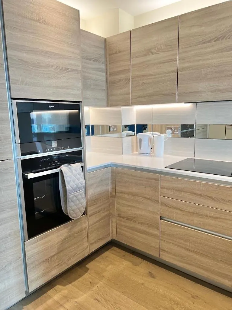 Central London Luxury 2 Bed Apartment 0*,